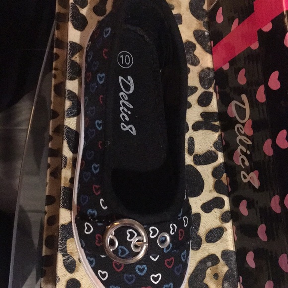 Adorable little girls shoes brand new in box - Picture 2 of 3